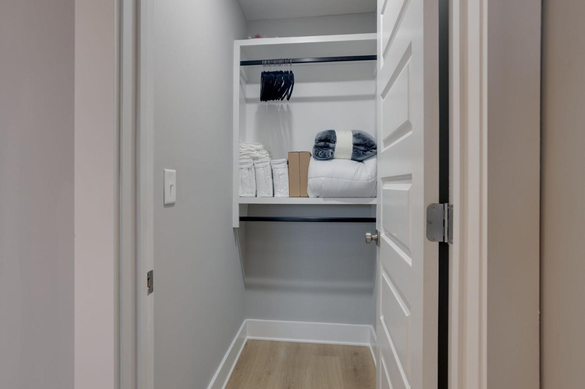Modern Townhome, 10Min To Downtown! 8Min To Grand Ole Opry! Sleeps 8! ナッシュビル エクステリア 写真