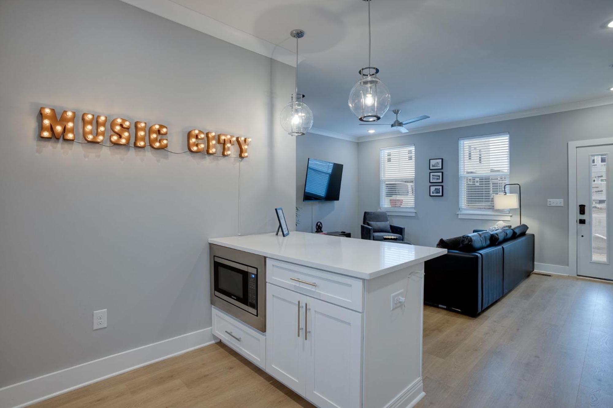 Modern Townhome, 10Min To Downtown! 8Min To Grand Ole Opry! Sleeps 8! ナッシュビル エクステリア 写真