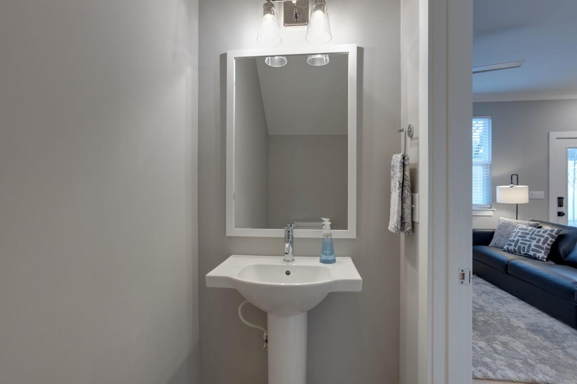Modern Townhome, 10Min To Downtown! 8Min To Grand Ole Opry! Sleeps 8! ナッシュビル エクステリア 写真