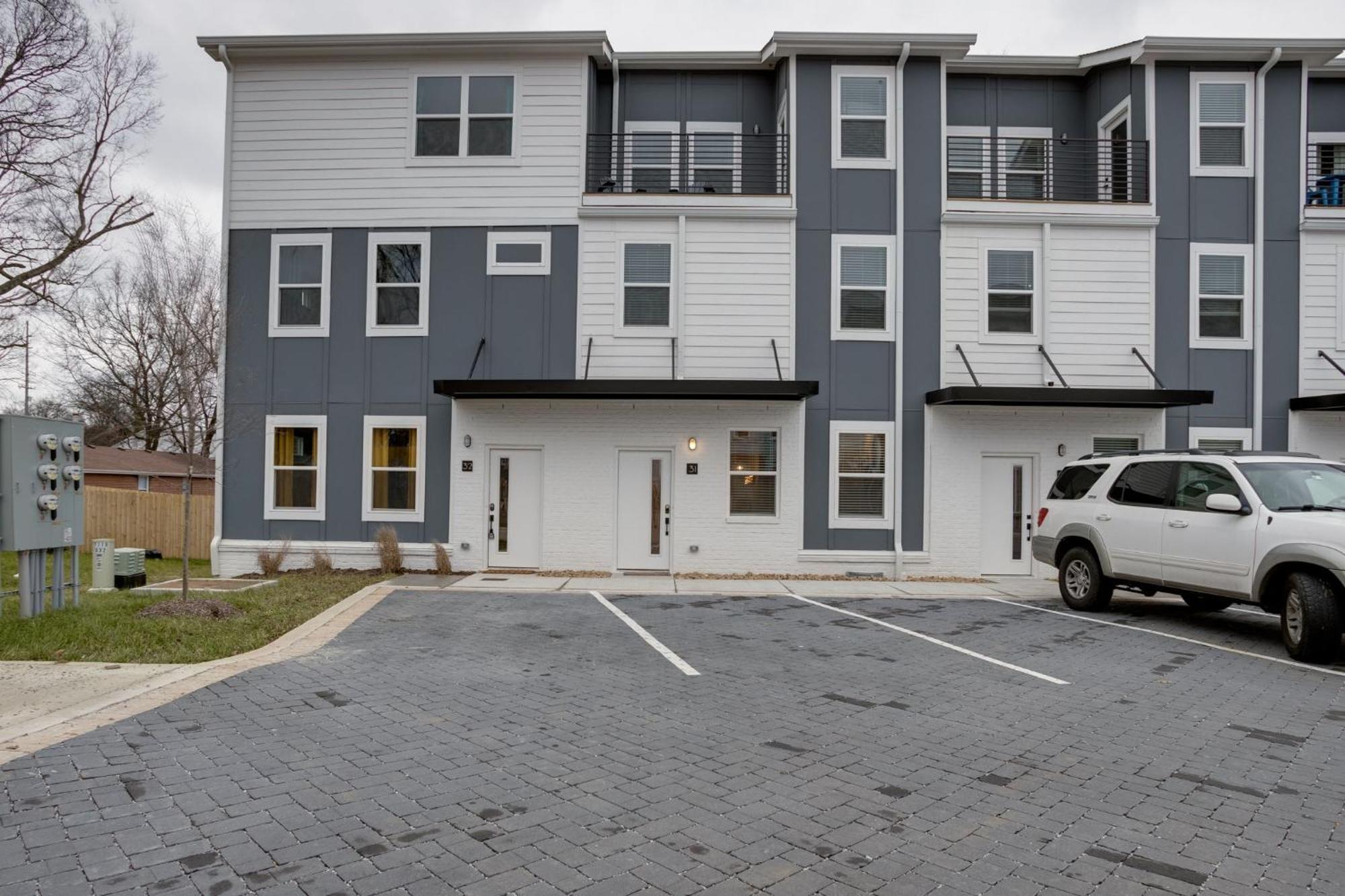Modern Townhome, 10Min To Downtown! 8Min To Grand Ole Opry! Sleeps 8! ナッシュビル エクステリア 写真