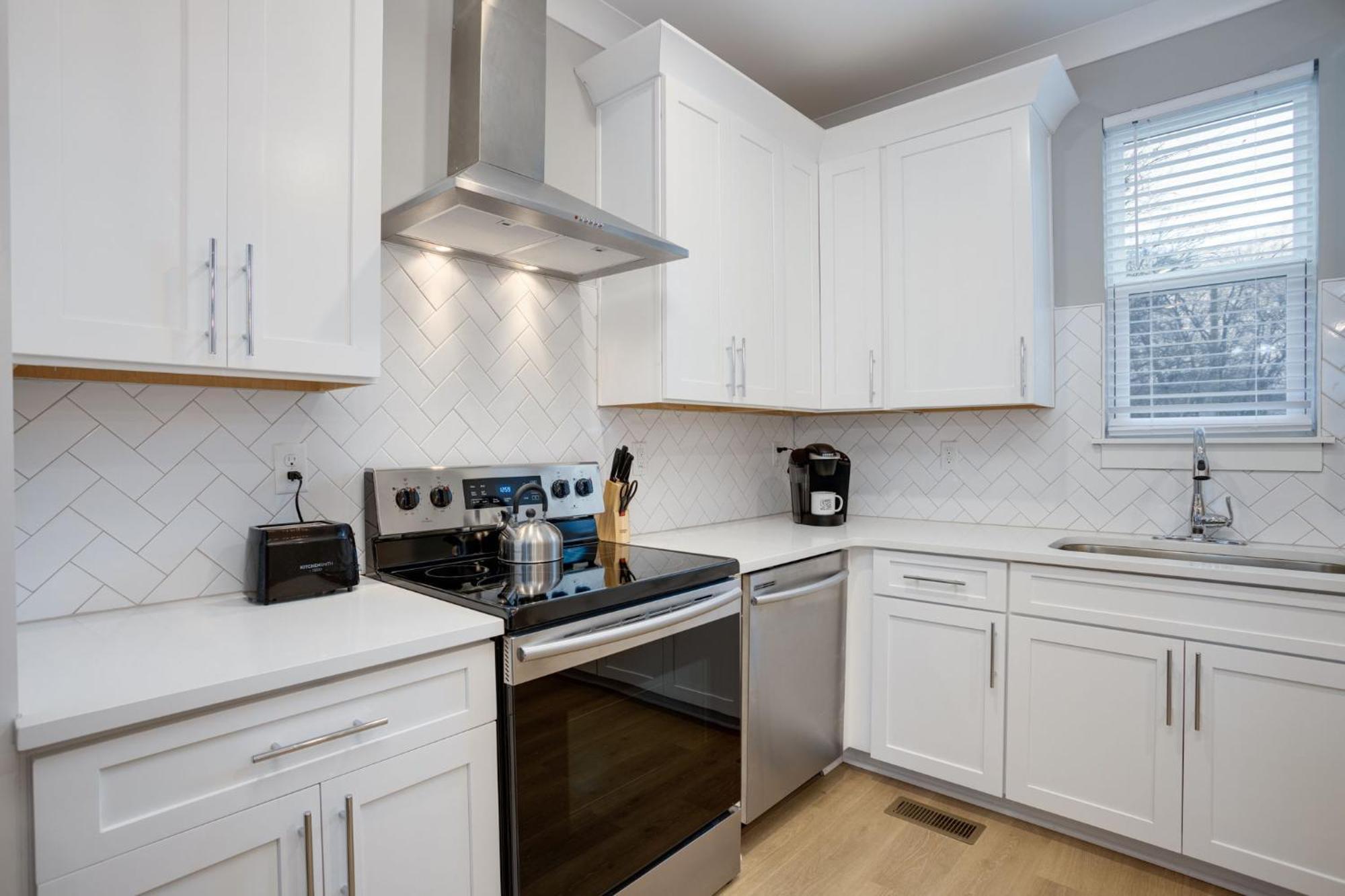 Modern Townhome, 10Min To Downtown! 8Min To Grand Ole Opry! Sleeps 8! ナッシュビル エクステリア 写真