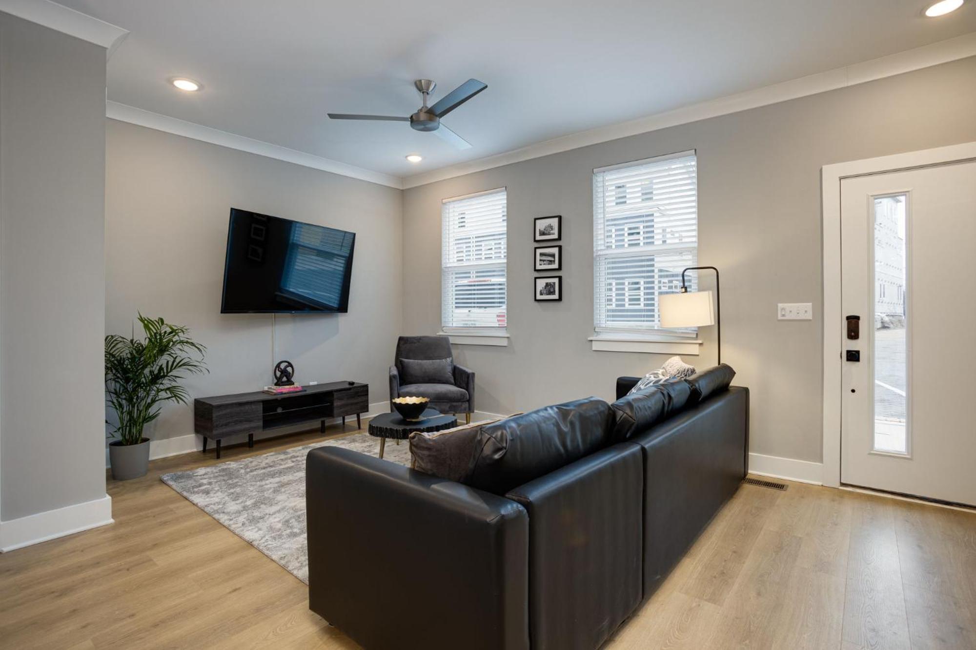 Modern Townhome, 10Min To Downtown! 8Min To Grand Ole Opry! Sleeps 8! ナッシュビル エクステリア 写真